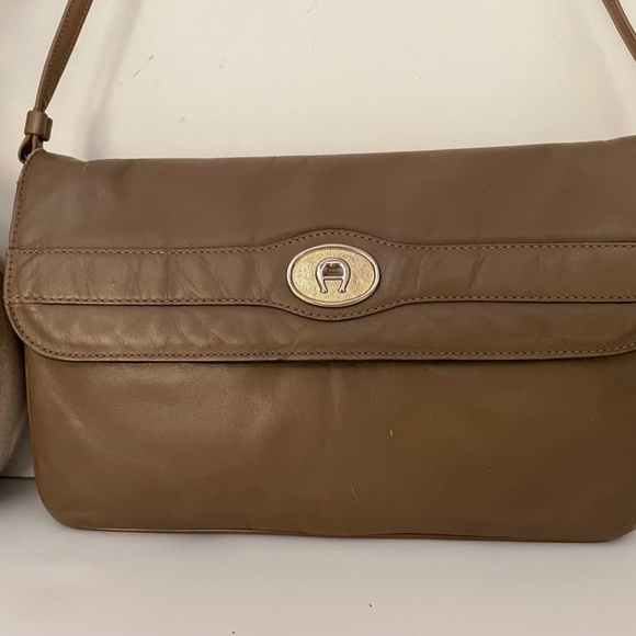 Etienne Aigner tan leather oversized clutch/shoulder bag ~ Vintage 60's Lovers - Picture 1 of 9